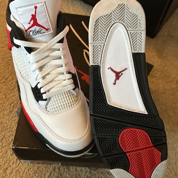 Air Jordan 4 Retro - Picture 7 of 9